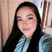 Profesora, enseña matemáticas de una manera didáctica a los niños